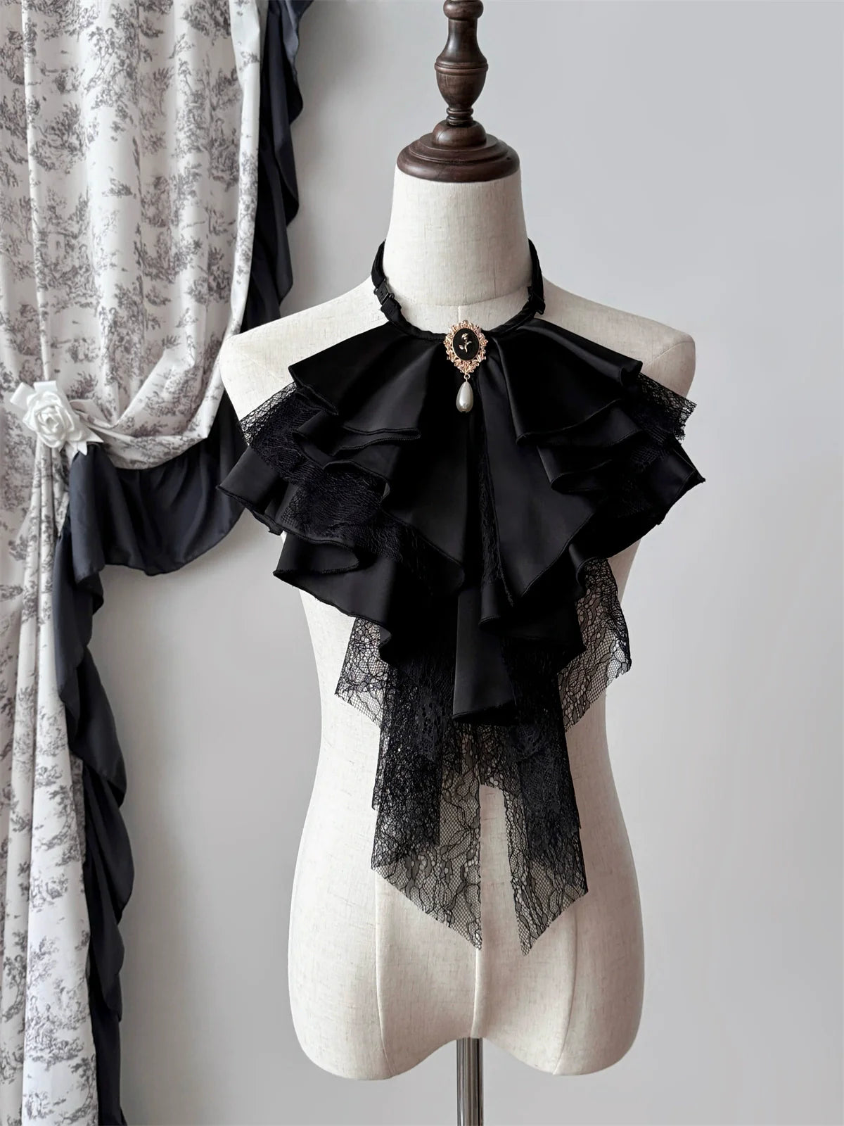 Muppet Mind Ben~Crow's Dinner~Gorgeous Lolita Jabot with Detachable Brooch