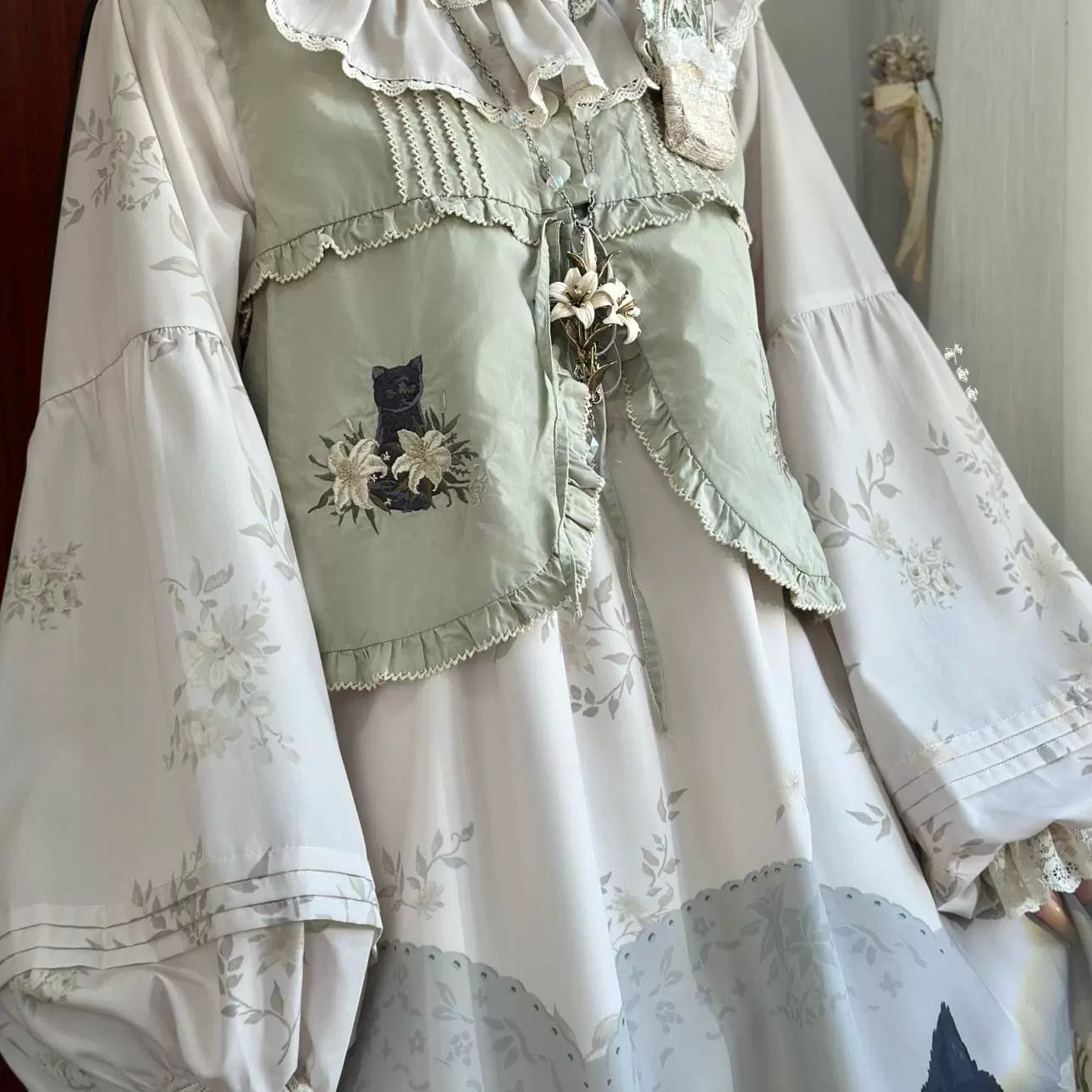 Akiyama Future Studio~Black Cat and Lily~Loose Kawaii Lolita OP Dress with Vest and Hat